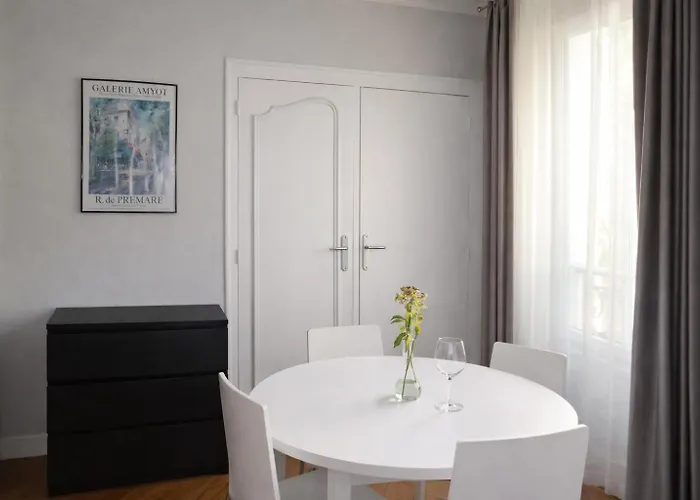 Bright Guest By Place De La Bastille Marais * Париж