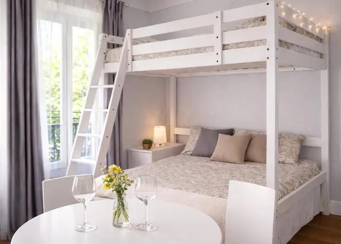 Bright Guest By Place De La Bastille Marais פריז